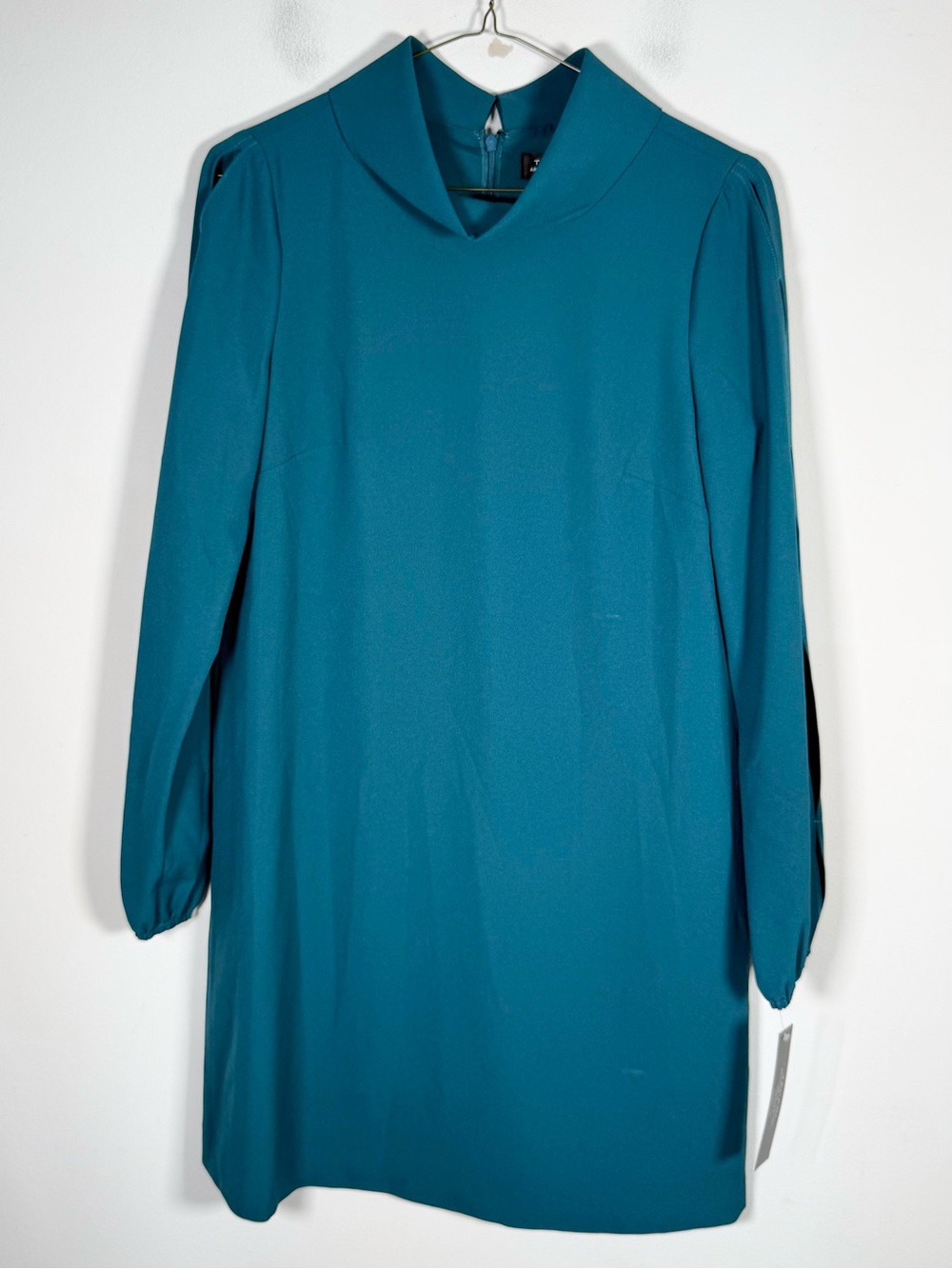 Tahari Arthur S. Levine Women’s NWT Size 8 Long Sleeve Dress in Ocean Teal